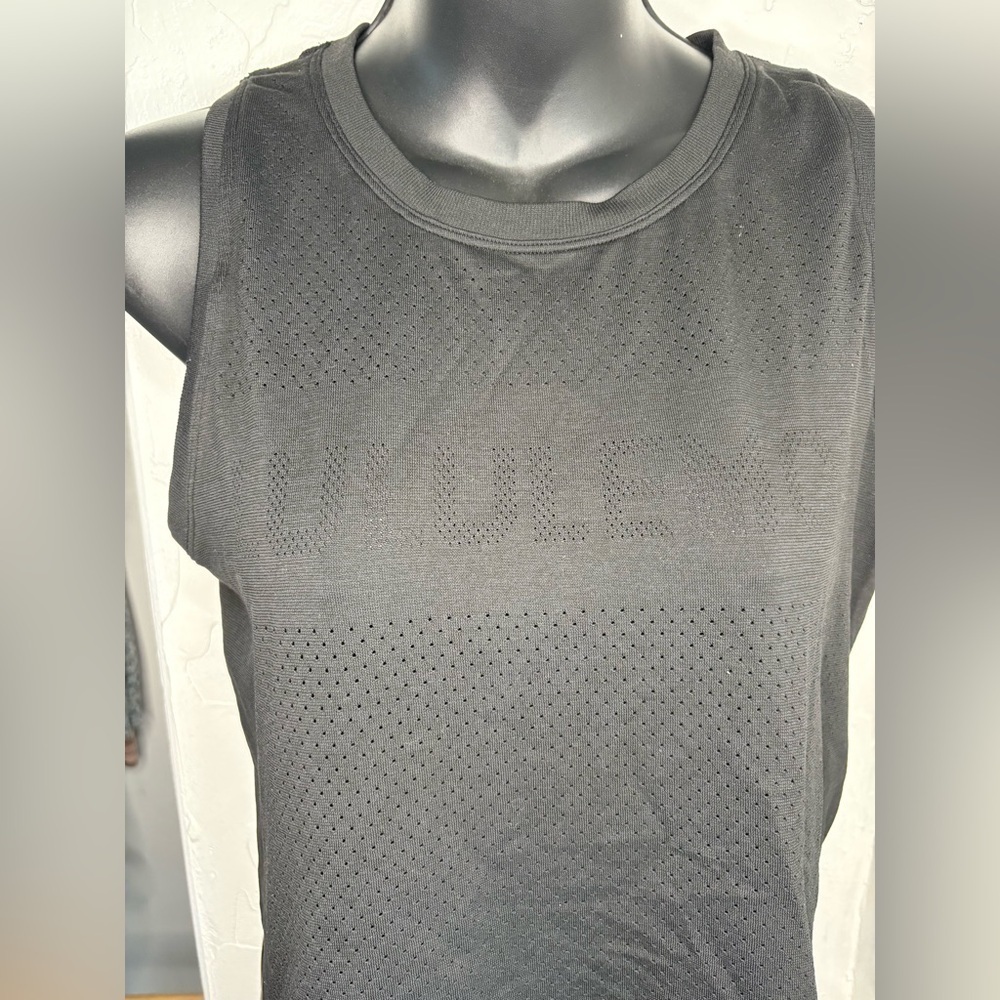 Lululemon cropped mesh muscle tank - black small preloved no flaws